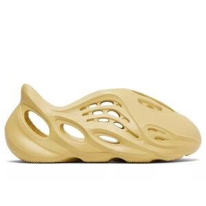 BNWT sulfur Yeezy foam runners